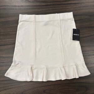 NWT Forever21 white bodycon mini skirt with peplum ruffle trim (M)
